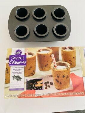 Wilton Sweet Shorters 6-Cavity Cookie Shot Glass Pan Set